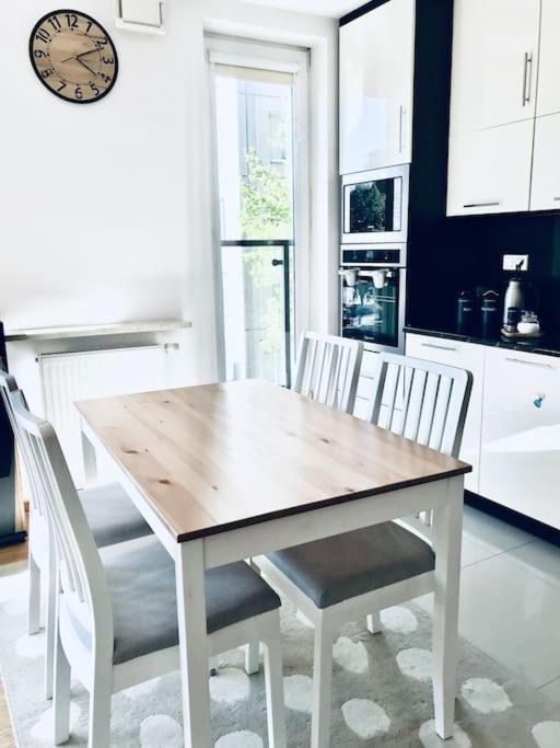 Nowoczesny Apartament Na Pradze Варшава Екстериор снимка