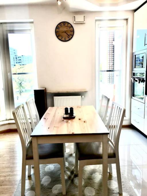 Nowoczesny Apartament Na Pradze Варшава Екстериор снимка