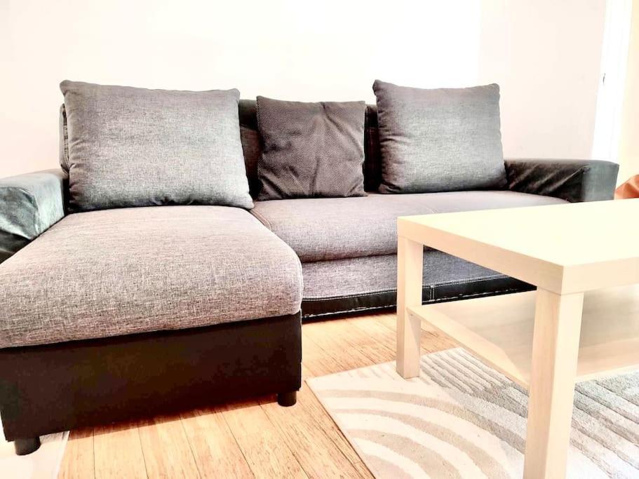 Nowoczesny Apartament Na Pradze Варшава Екстериор снимка