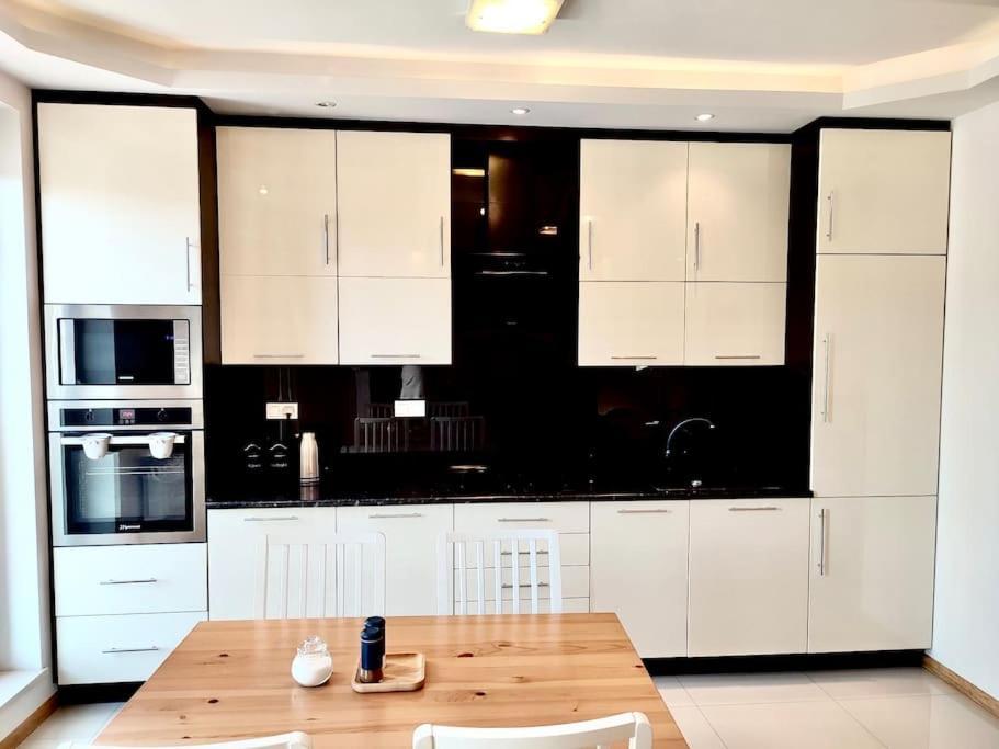 Nowoczesny Apartament Na Pradze Варшава Екстериор снимка